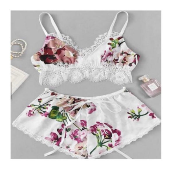 FLORAL LACE POLYESTER SLEEPWEAR SET - Picture 3 of 4